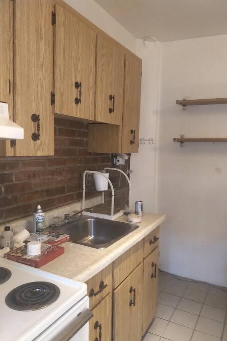 Awesome Cozy 1 Bedroom Coachhouse Toronto Exterior photo