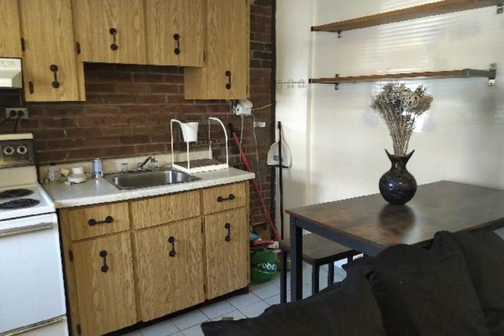 Awesome Cozy 1 Bedroom Coachhouse Toronto Exterior photo