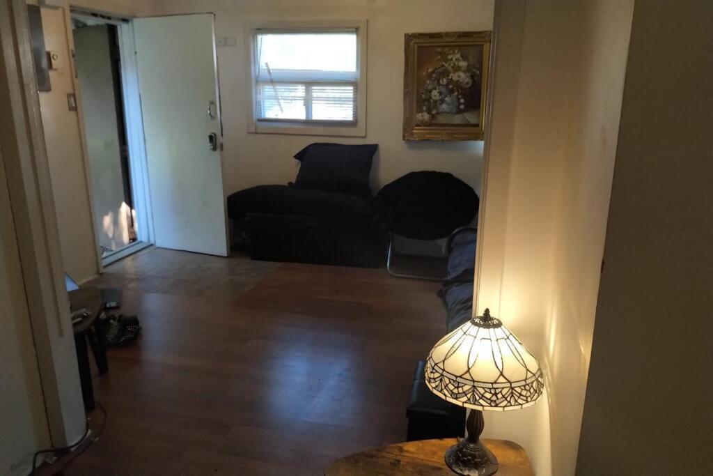 Awesome Cozy 1 Bedroom Coachhouse Toronto Exterior photo
