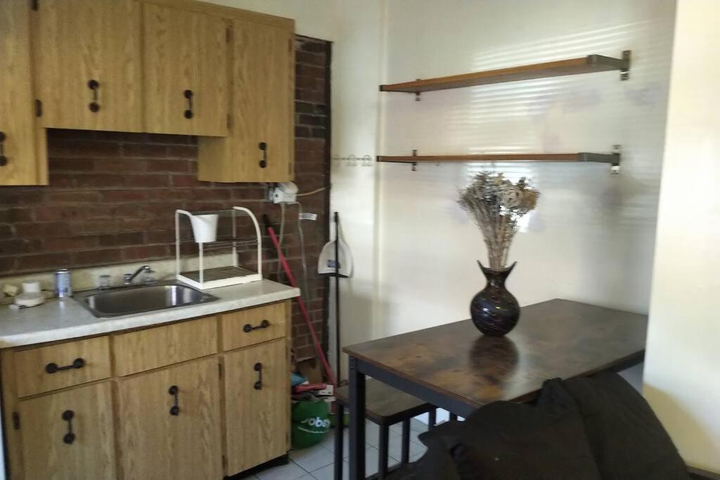 Awesome Cozy 1 Bedroom Coachhouse Toronto Exterior photo